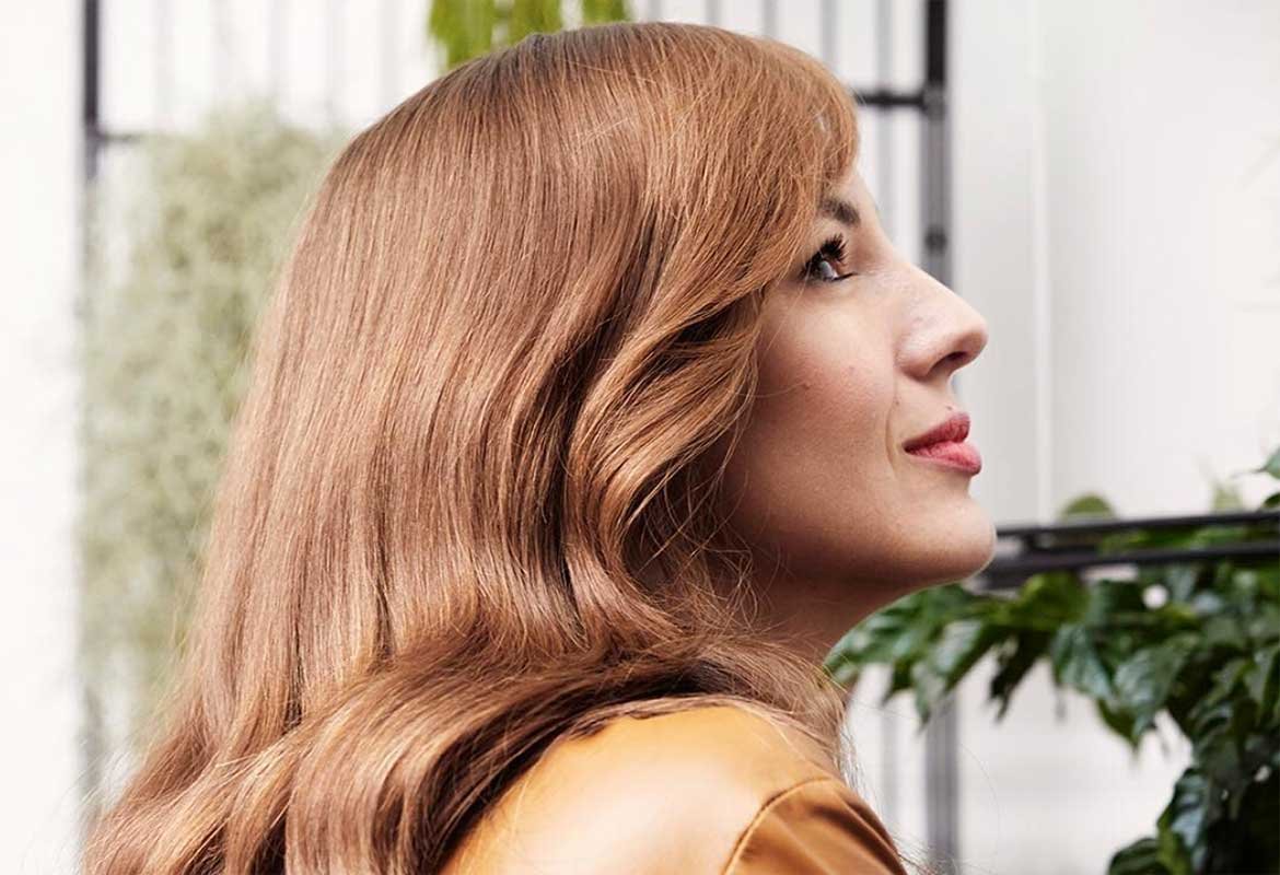 Con Casting Crème Gloss de L’Oréal Paris puedes pasar de una melena castaña clara a un bronde luminoso y favorecedor.